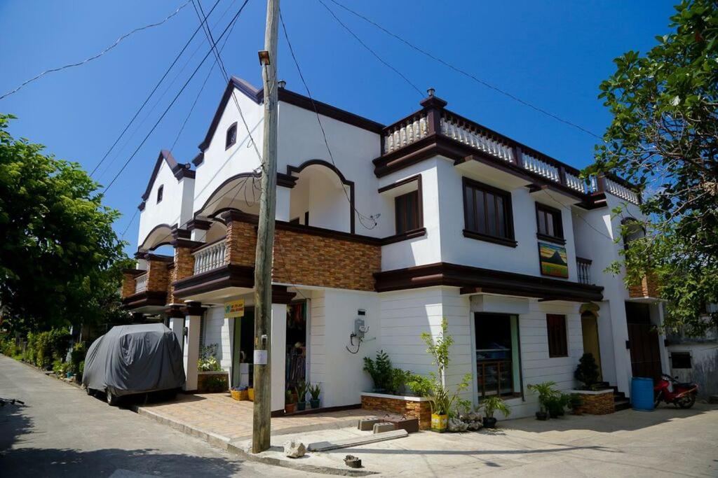 Florabells Iraya Guest House - Batanes Basco Kültér fotó