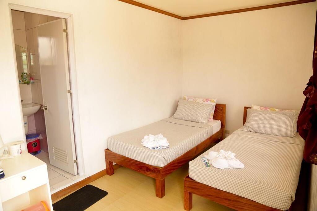 Florabells Iraya Guest House - Batanes Basco Kültér fotó